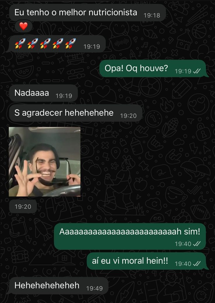 Relato no WhatsApp: paciente escreve 'Eu tenho o melhor nutricionista' acompanhado de foto comemorando após o resultado